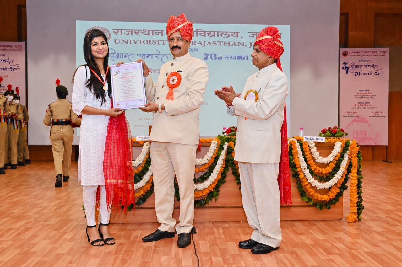 Dt. Kritika Lodha receiving her degree on stage at the University of Rajasthan convocation in Jaipur